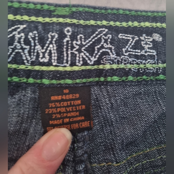 Vintage Kamakazi green threaded Jean capris - Picture 4 of 4